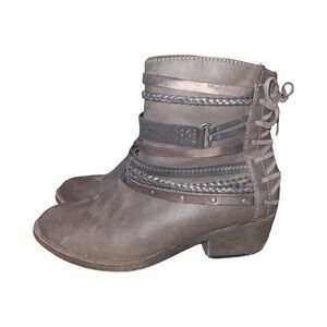 Pop Gray Ankle Boots with Braided Details
